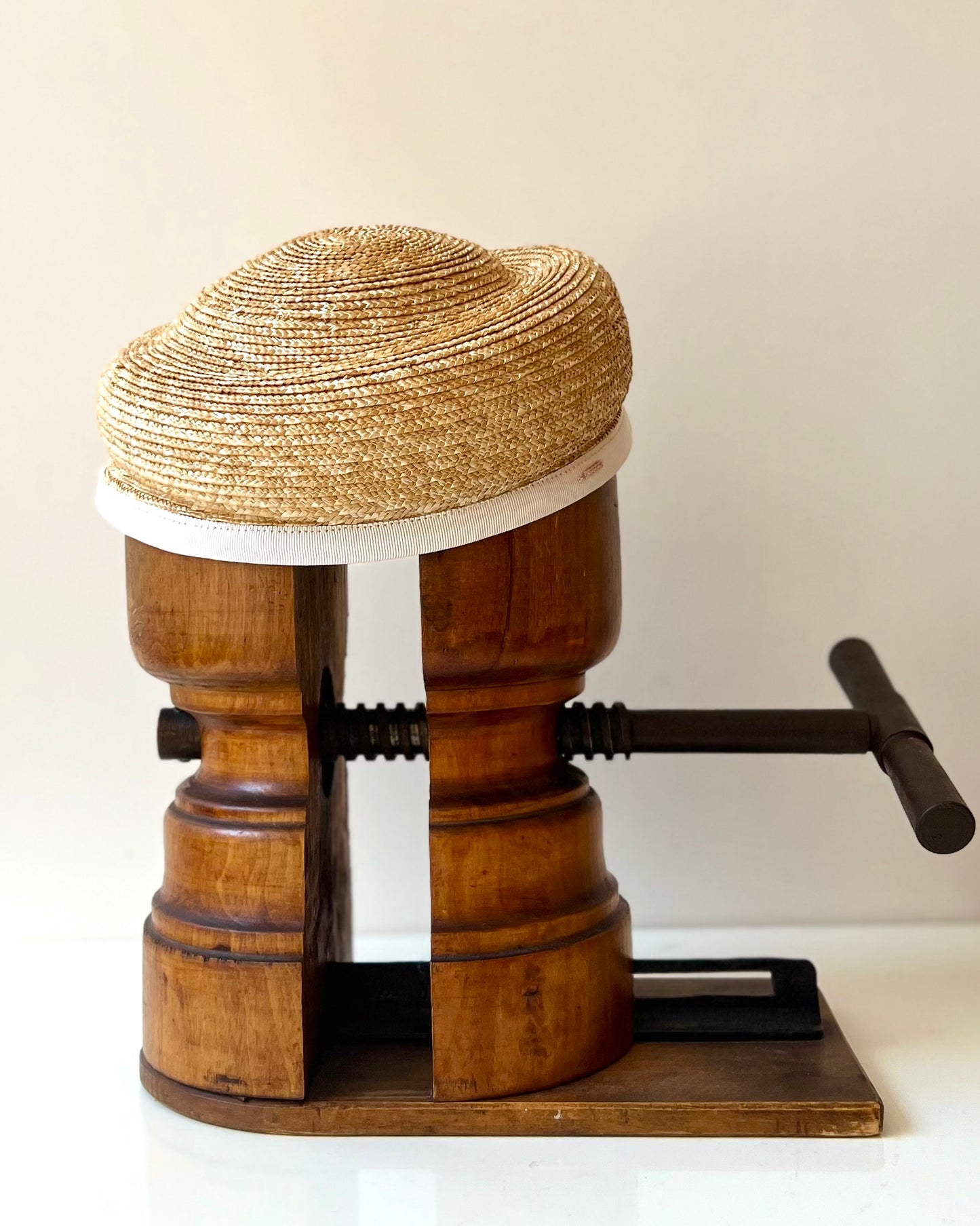Béret Toque Reine paille cousue