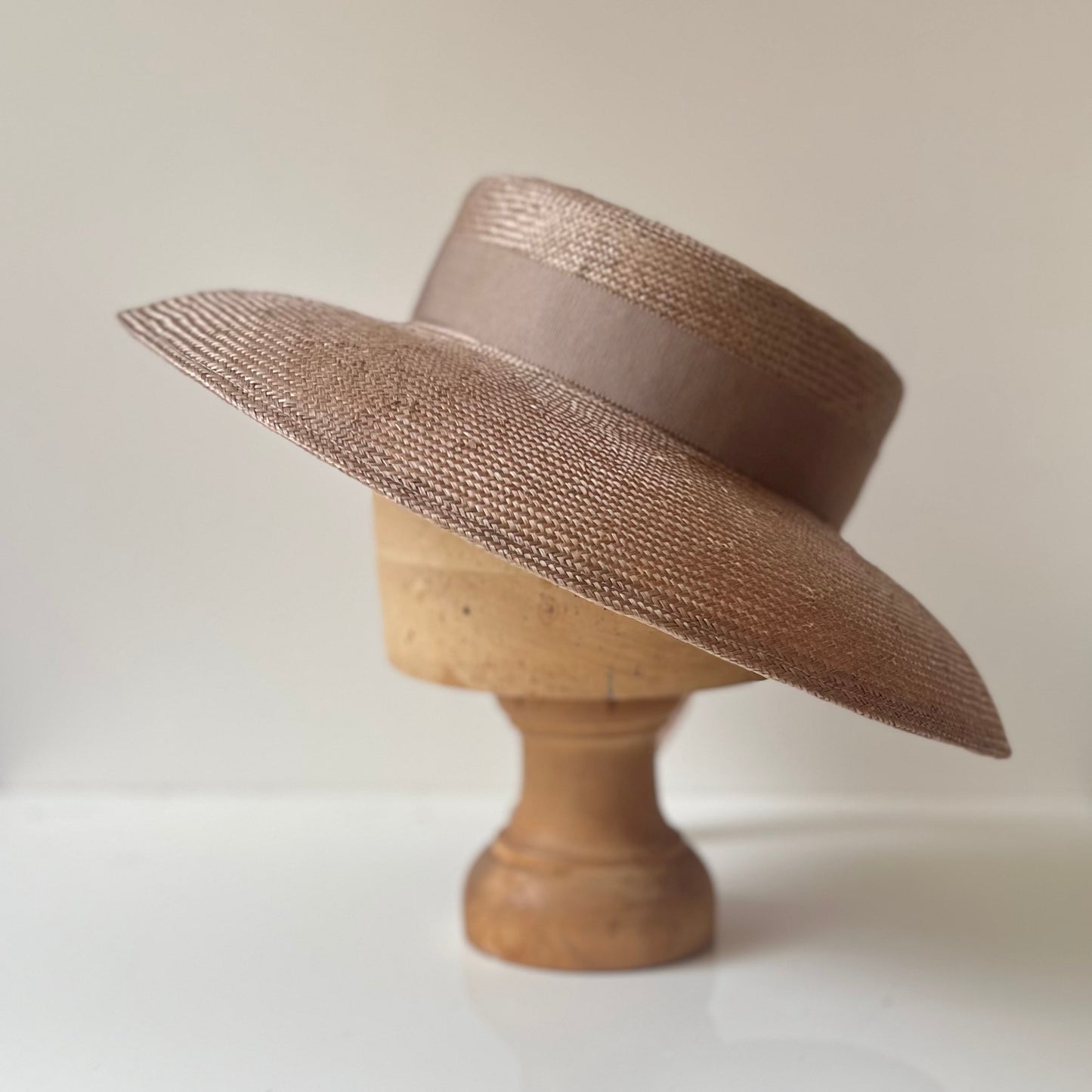 Chapeau cloche inspiration Dior gris taupe