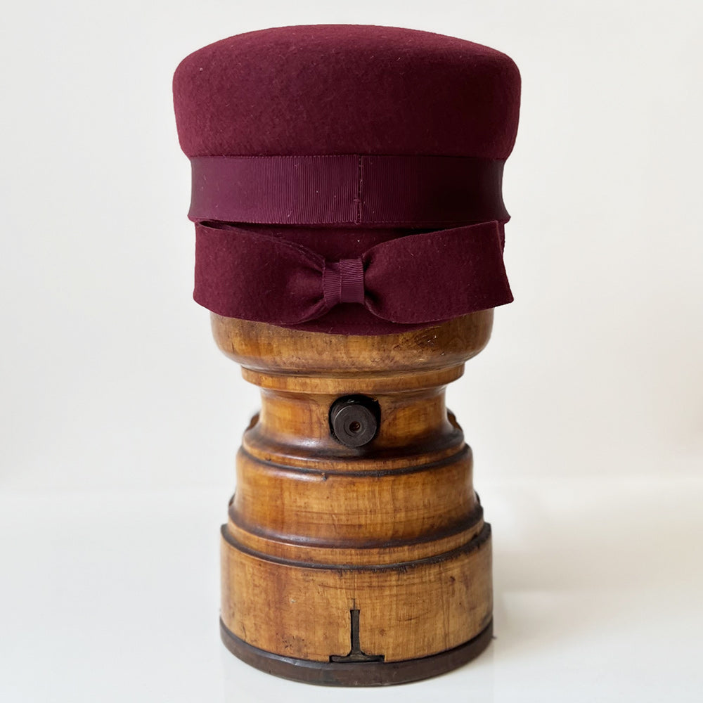 Casquette Martine Bordeaux foncé Noeud longue feutre mérinos