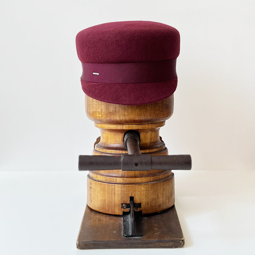 Casquette Martine Bordeaux foncé Noeud longue feutre mérinos