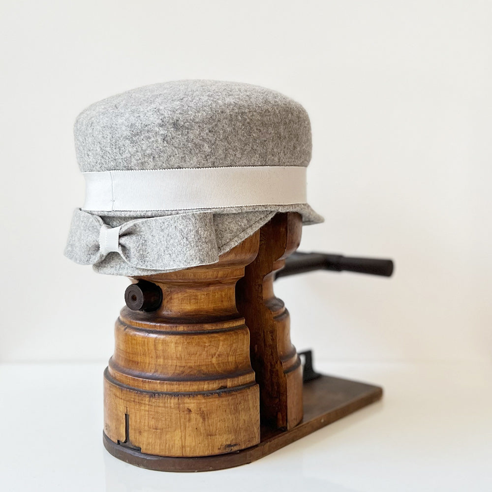 Casquette Martine Gris chiné longue Noeud feutre mérinos