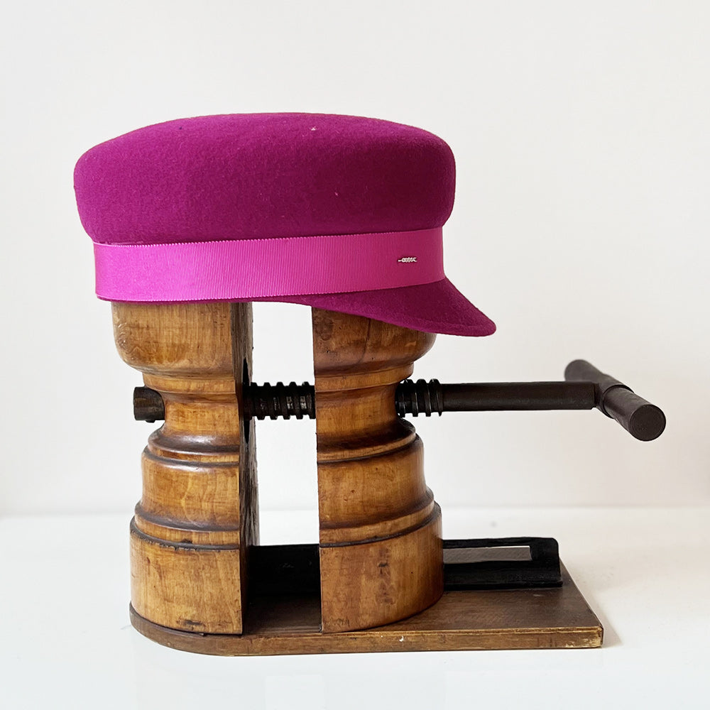 Casquette Martine courte Fuchsia feutre laine merinos + bandeau Tweed Chanel amovible