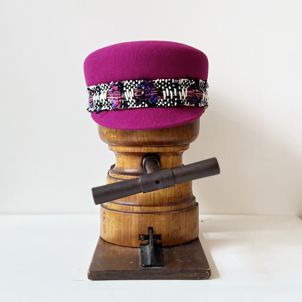 Casquette Martine courte Fuchsia feutre laine merinos + bandeau Tweed Chanel amovible