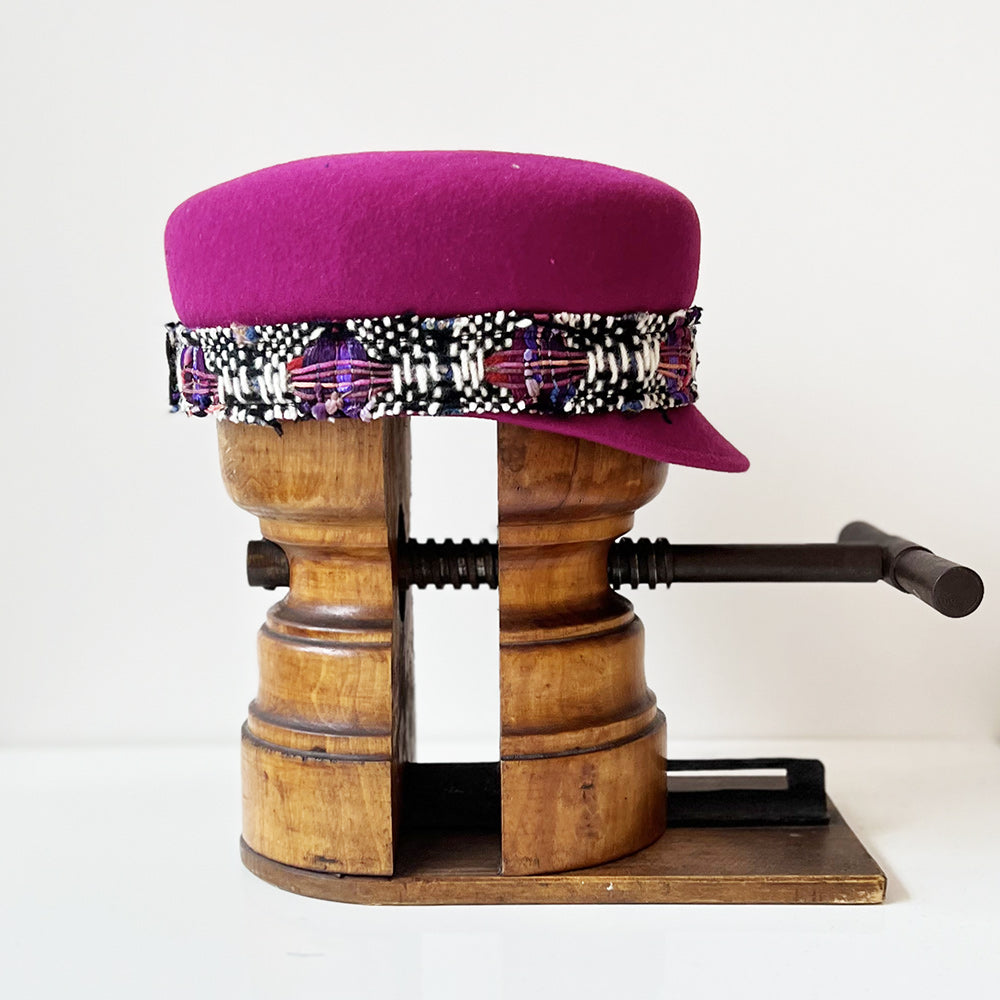 Casquette Martine courte Fuchsia feutre laine merinos + bandeau Tweed Chanel amovible