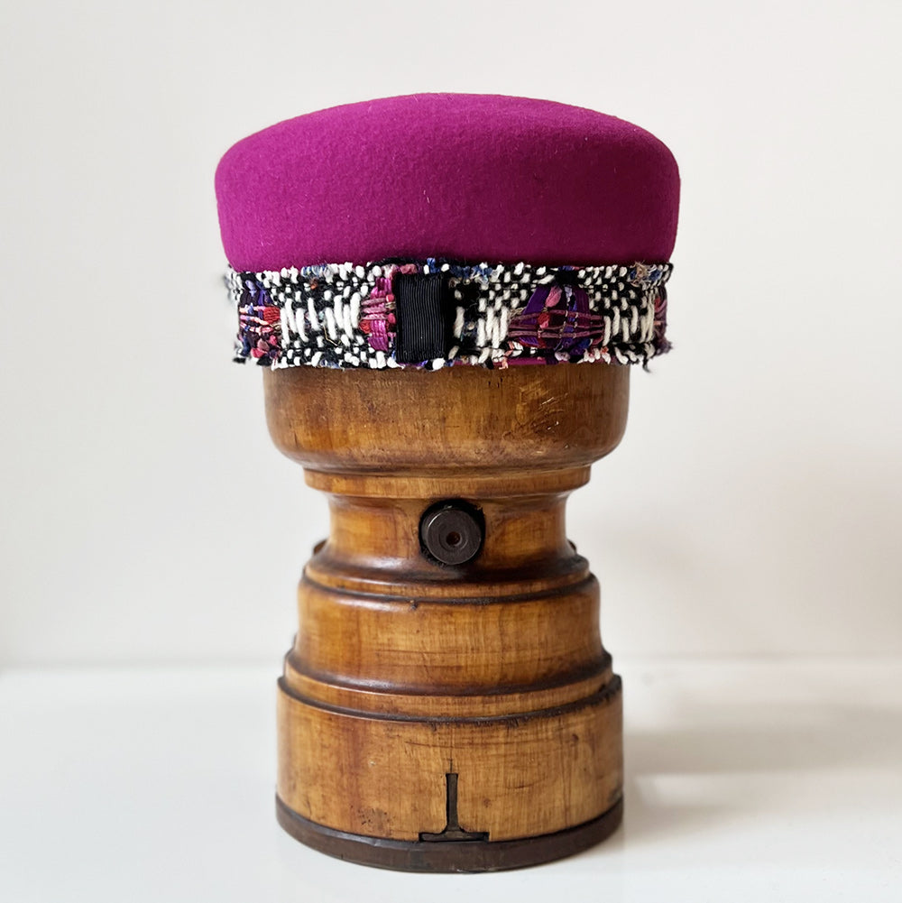 Casquette Martine courte Fuchsia feutre laine merinos + bandeau Tweed Chanel amovible