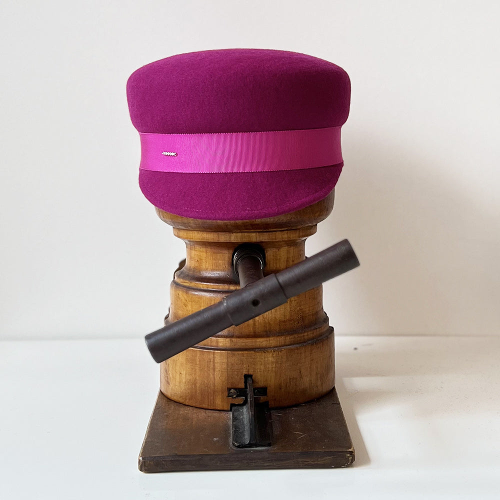 Casquette Martine courte Fuchsia feutre laine merinos + bandeau Tweed Chanel amovible