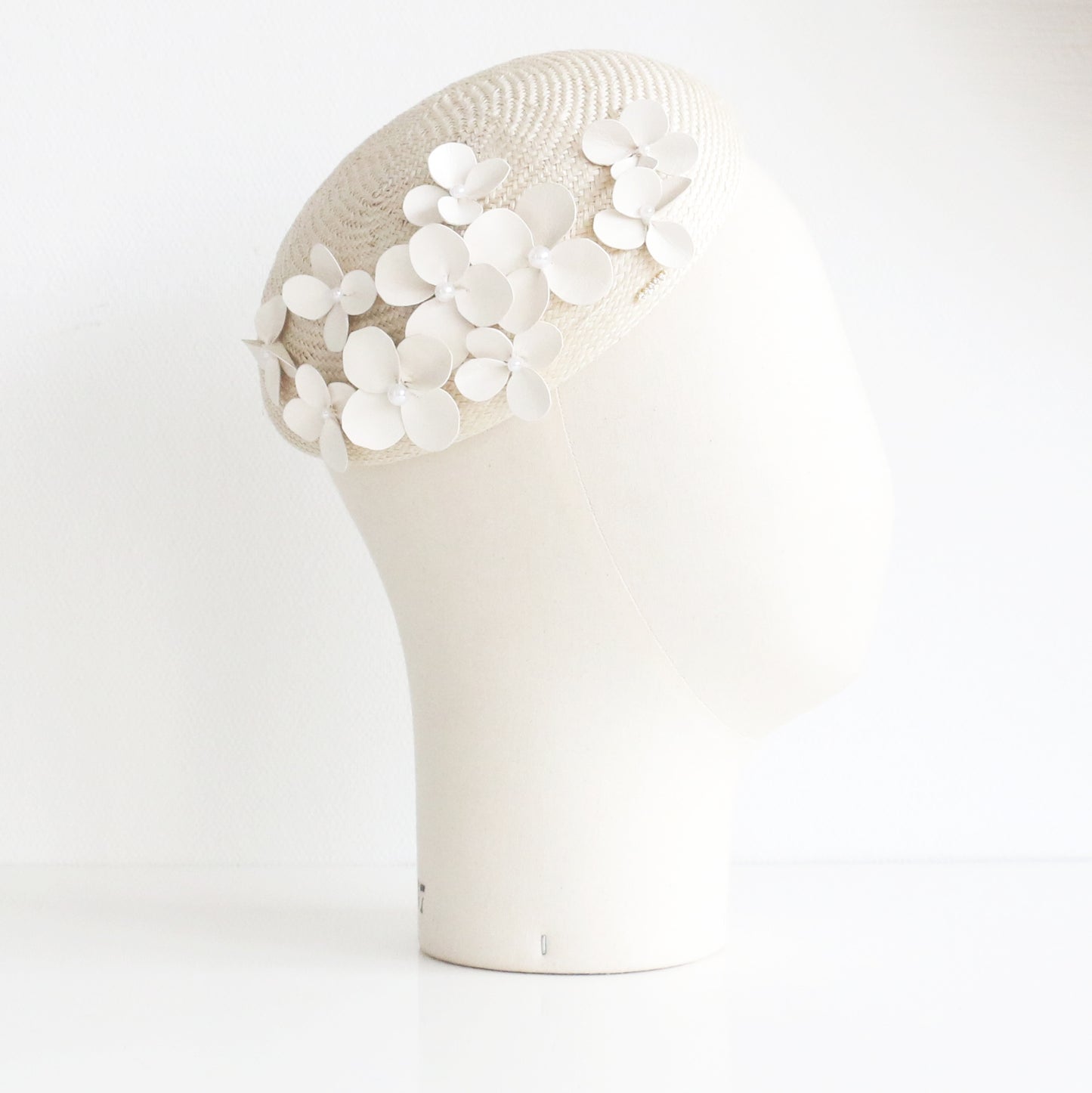 Petit Béret Arlette Paille et fleurs - La Mariée