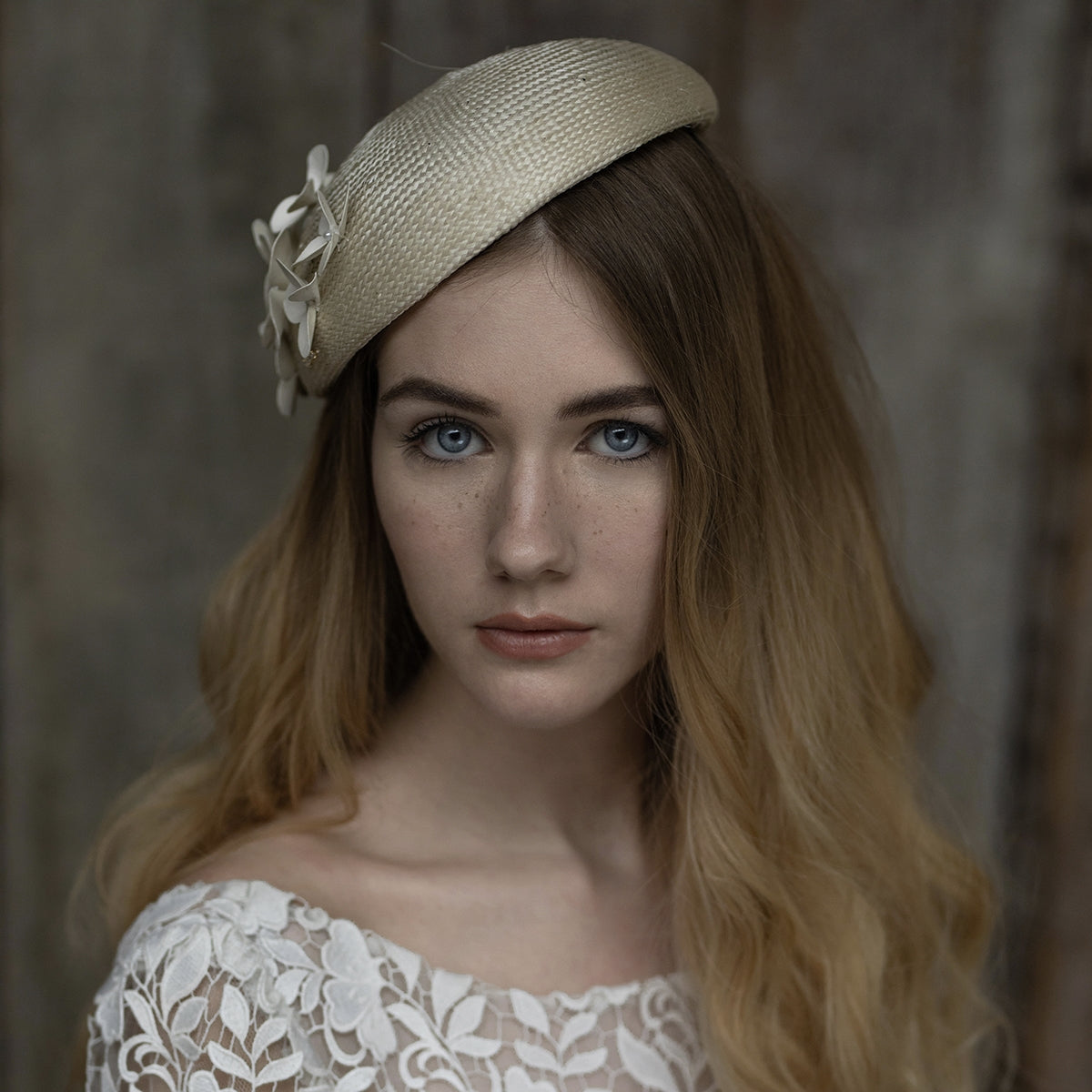 Petit Béret Arlette Paille et fleurs - La Mariée