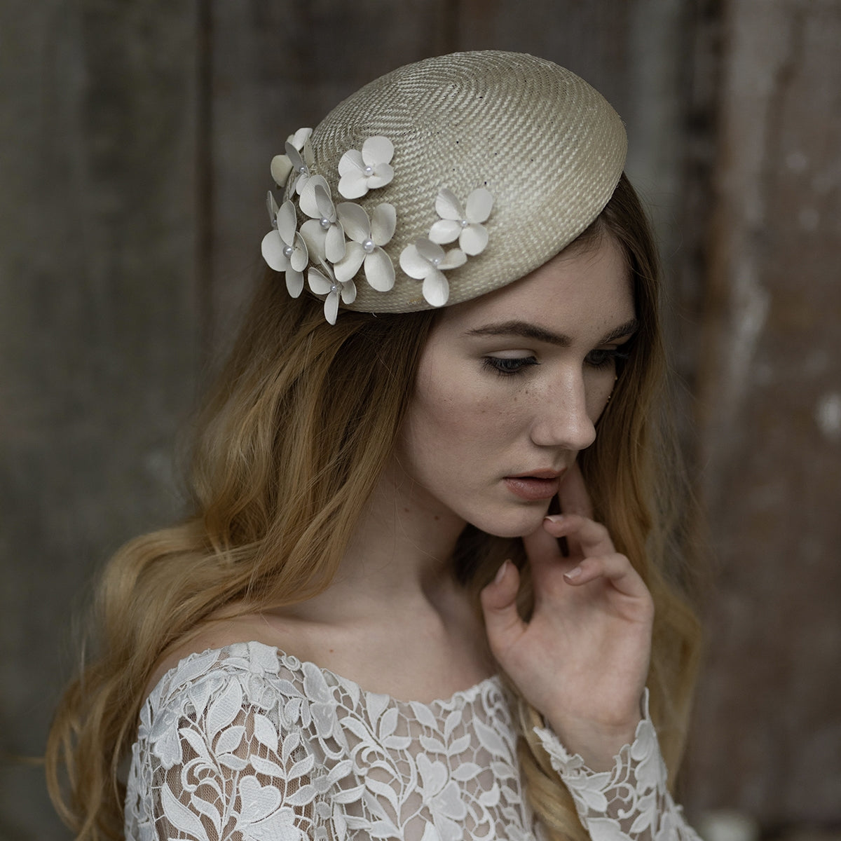 Petit Béret Arlette Paille et fleurs - La Mariée