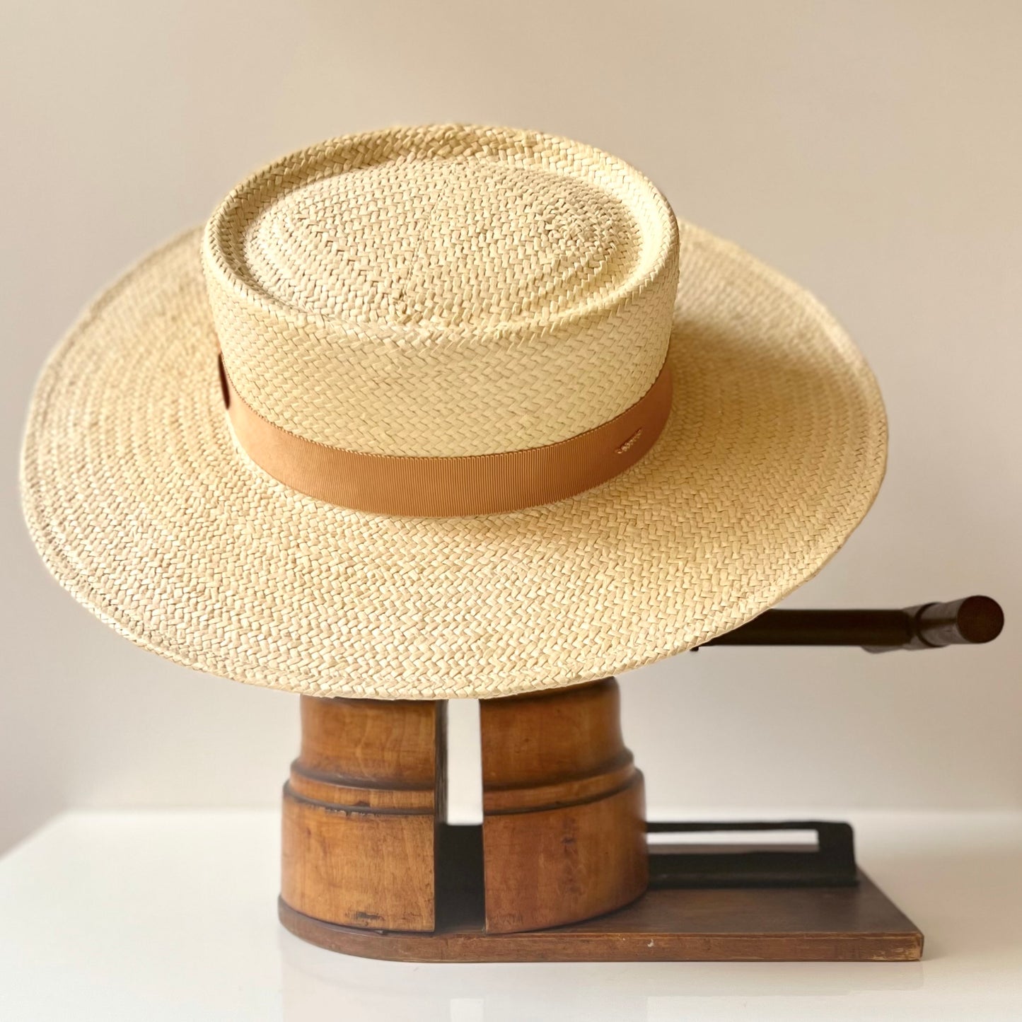 Denise Beige bord plat paille