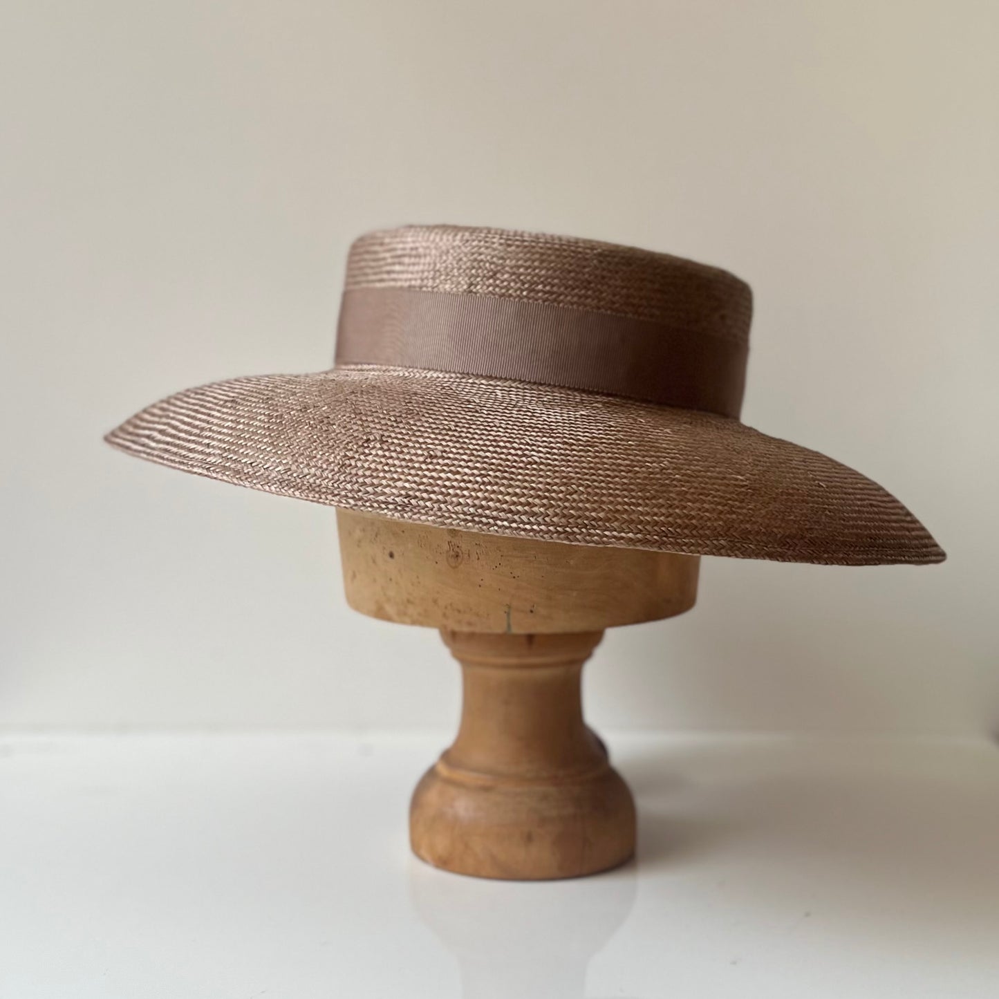 Chapeau cloche inspiration Dior gris taupe