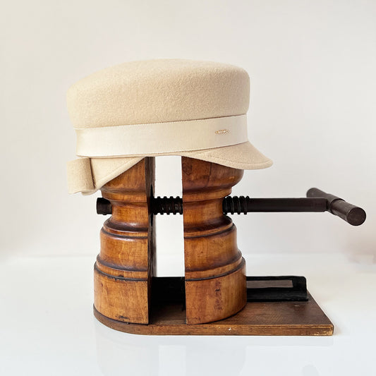 Casquette Martine Beige crème longue Noeud feutre mérinos