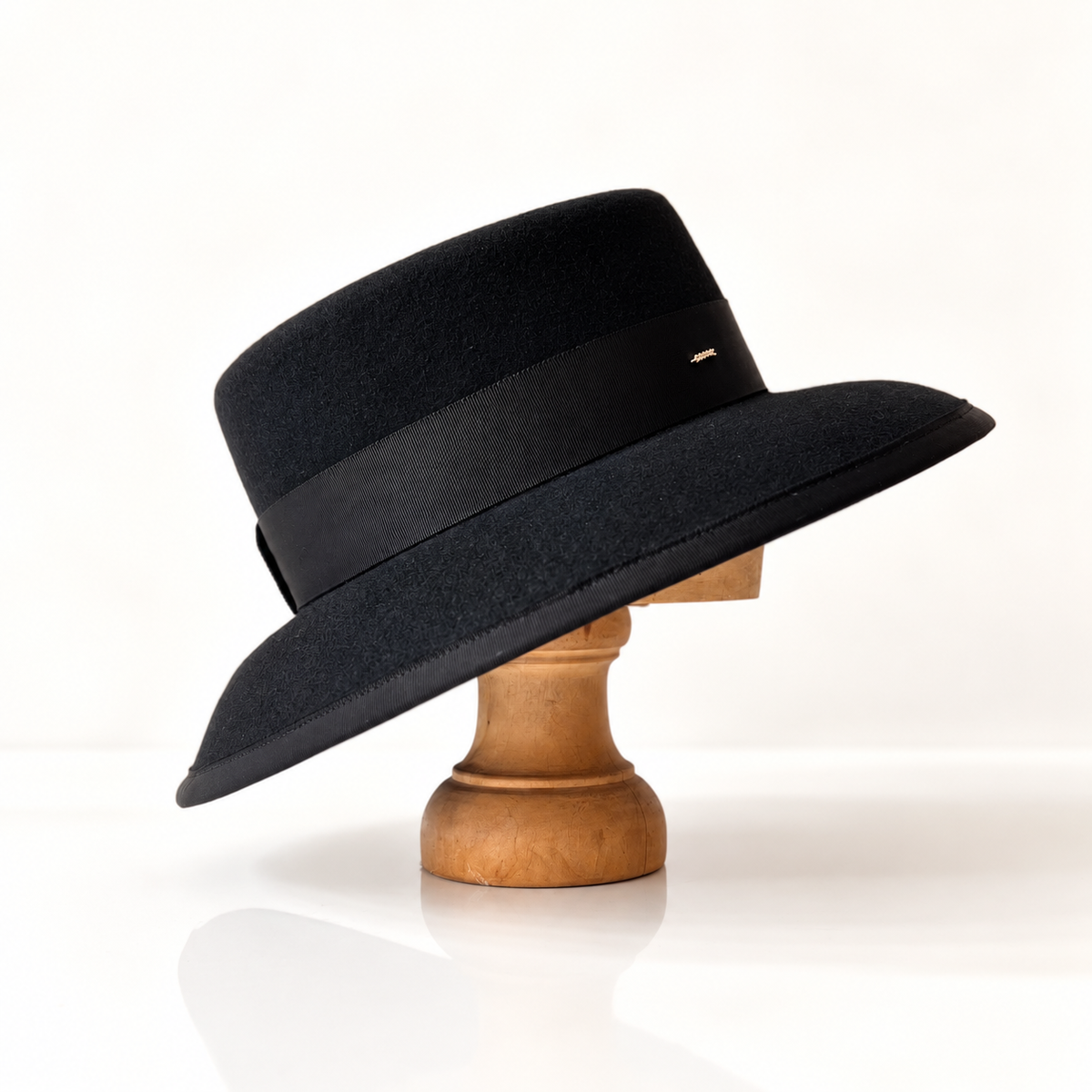 Denise bord Dior Cloche feutre noir