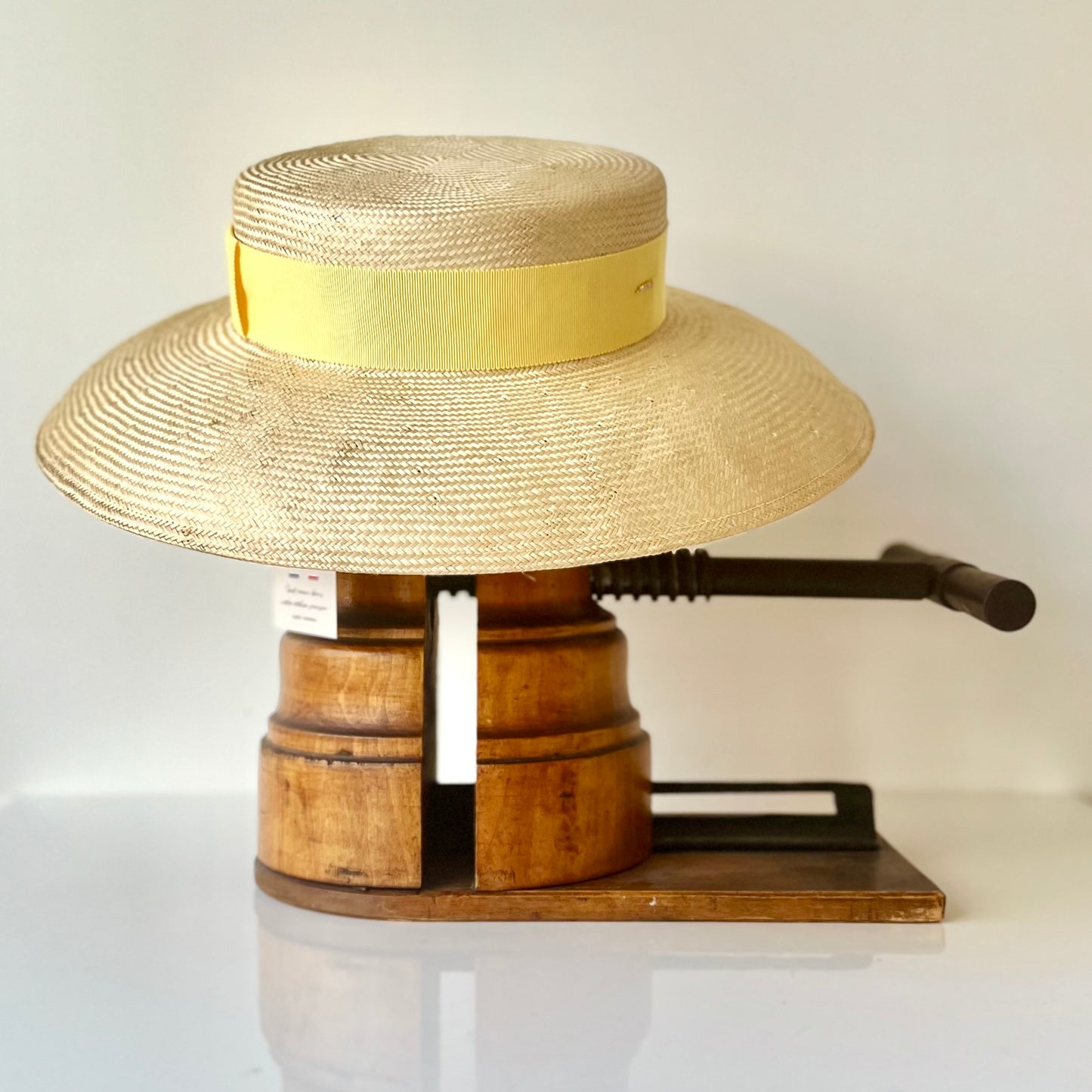 Chapeau cloche inspiration Dior jaune