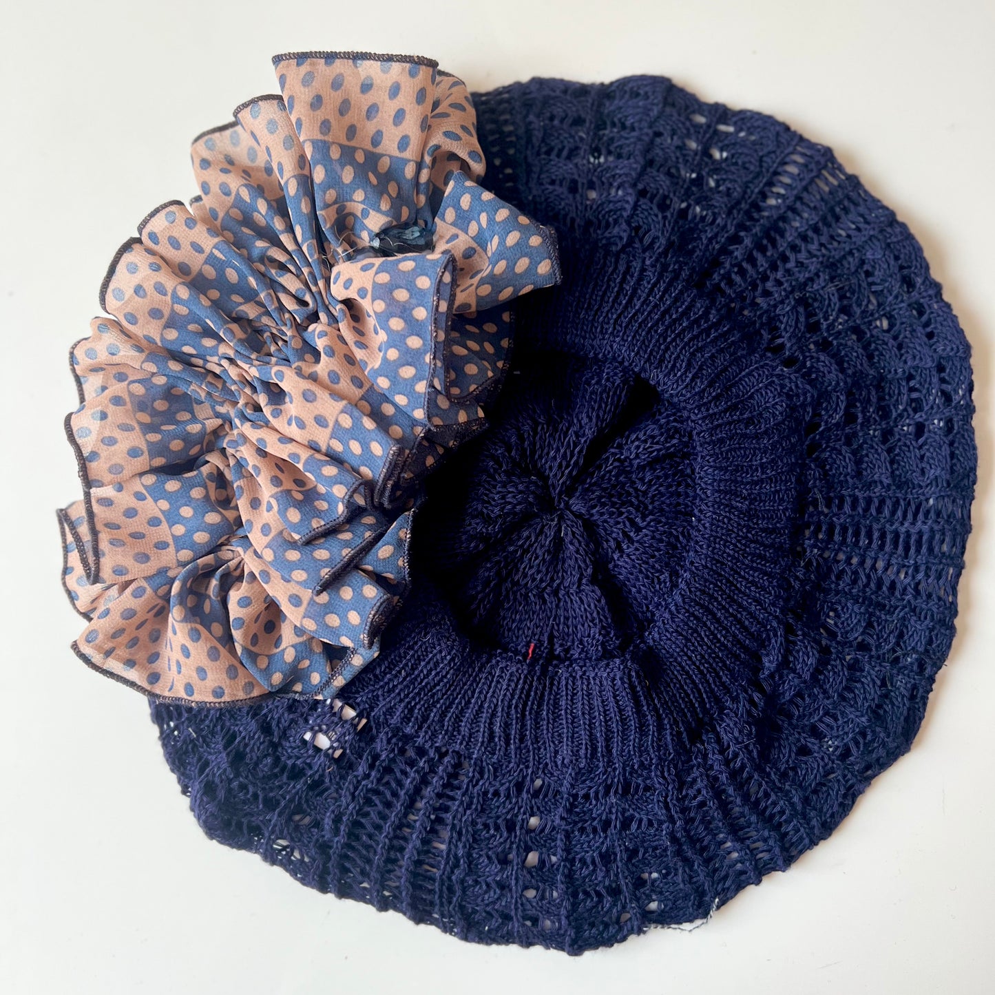 Béret crocheté fin