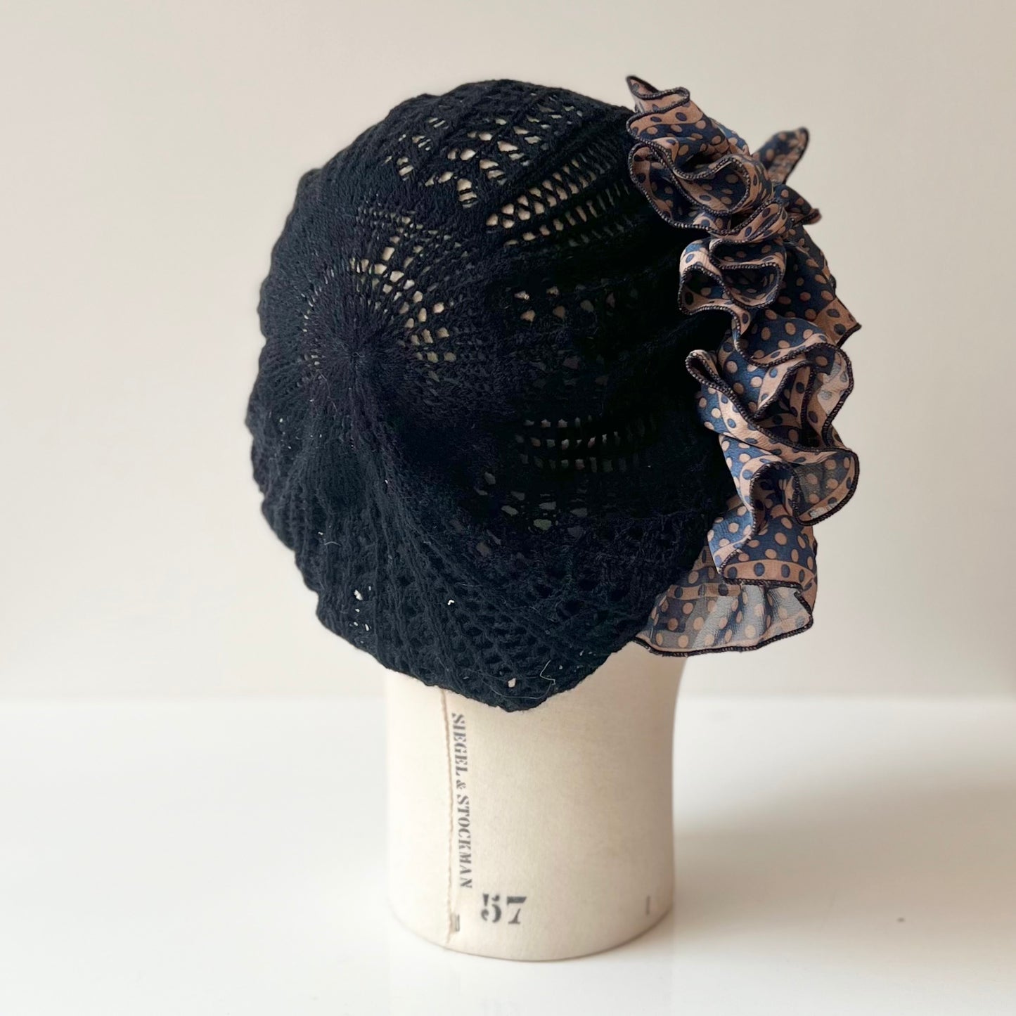 Béret crocheté fin